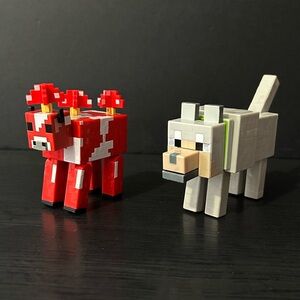 Mattel Minecraft Comic Maker Mushroom Cow And Tamed Wolf Green Collar Figures